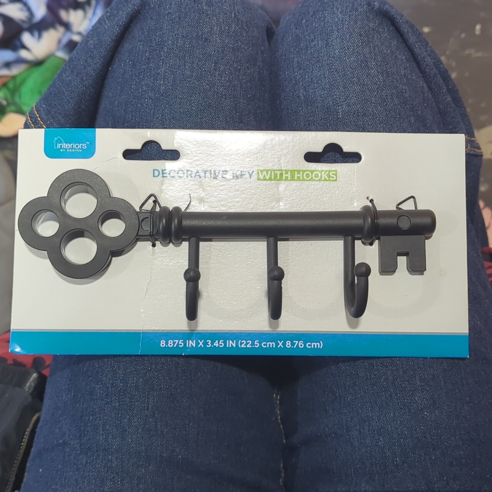 Key shaped hook